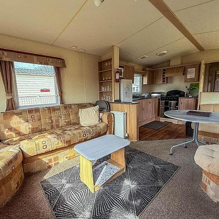 Spacious 8 Berth Caravan At Southview Holiday Park Near Skegness Ref 33018Ml Exterior photo