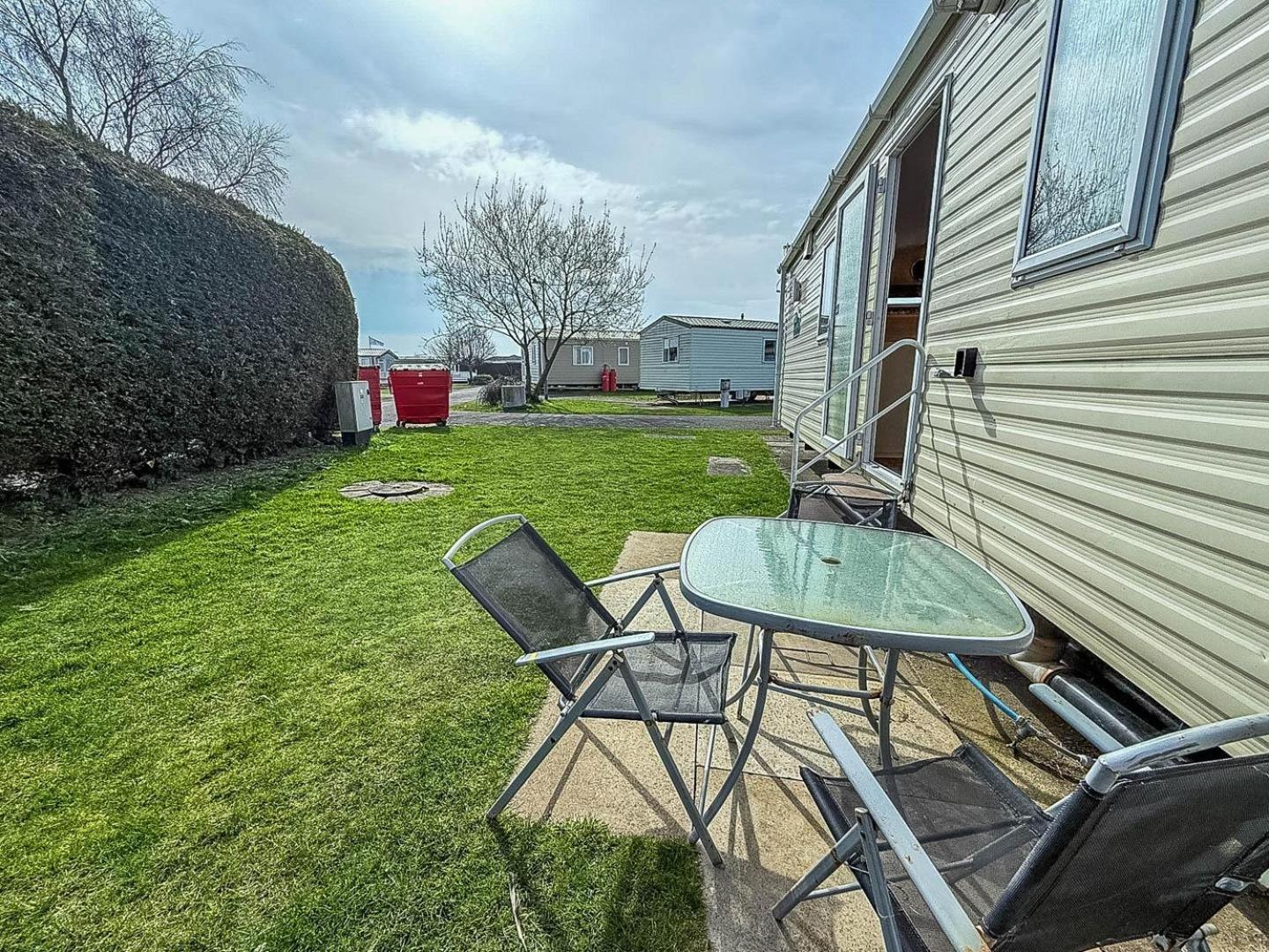 Spacious 8 Berth Caravan At Southview Holiday Park Near Skegness Ref 33018Ml Exterior photo