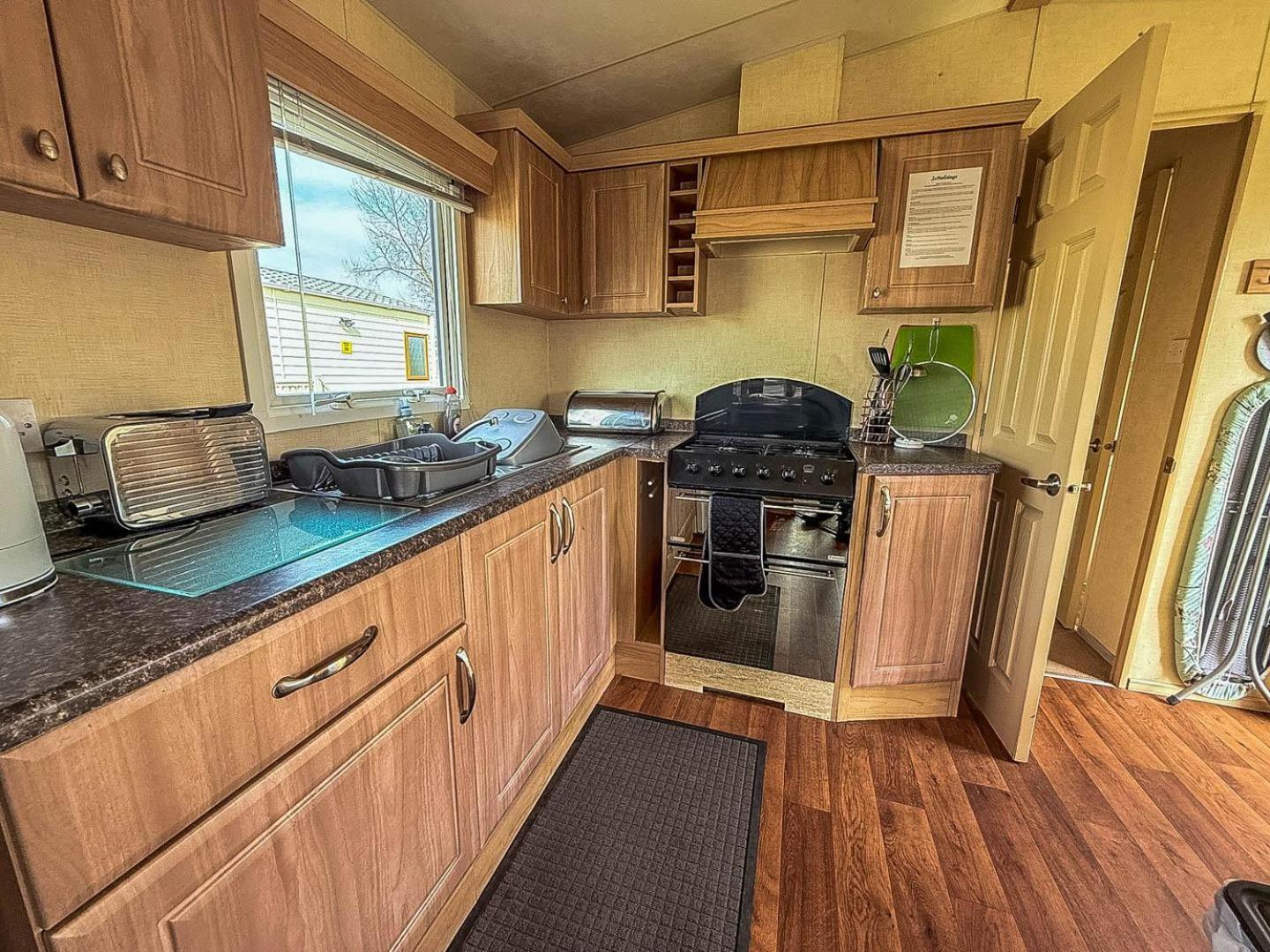 Spacious 8 Berth Caravan At Southview Holiday Park Near Skegness Ref 33018Ml Exterior photo